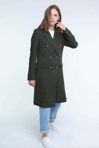 Elegant green long coat with a double-breasted design, ideal for staying warm and fashionable.