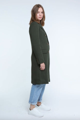 Trendy green double-breasted long coat, a must-have for a sophisticated and Cosy look.